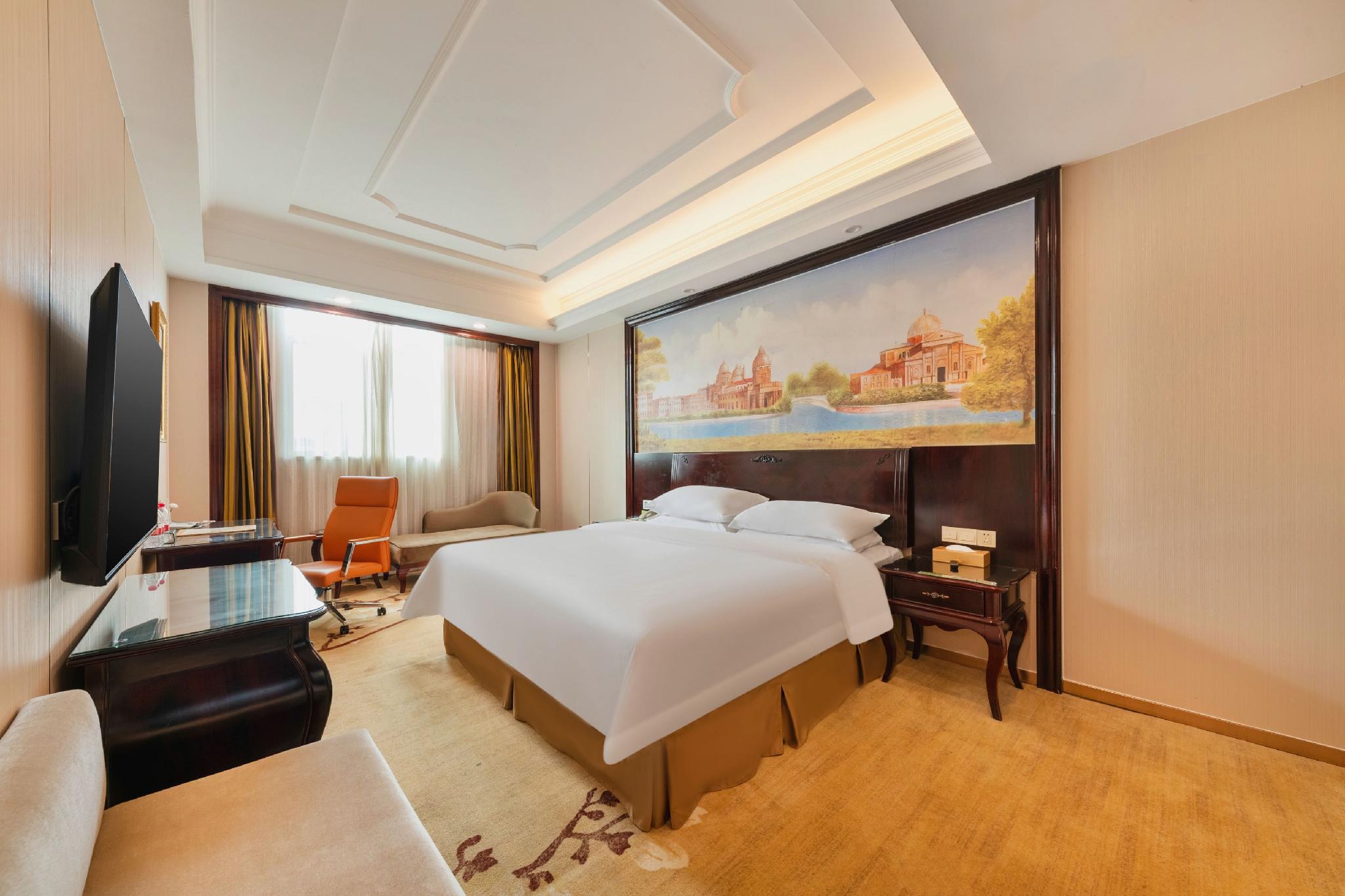 Vienna International Hotel (Shenzhen Guanlan Huanguan South Road) 17/45