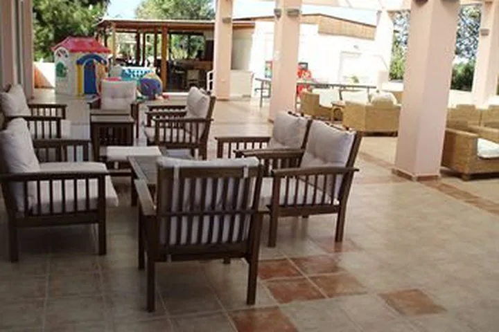 ROSELANDS HOTEL BUNGALOWS 21/43
