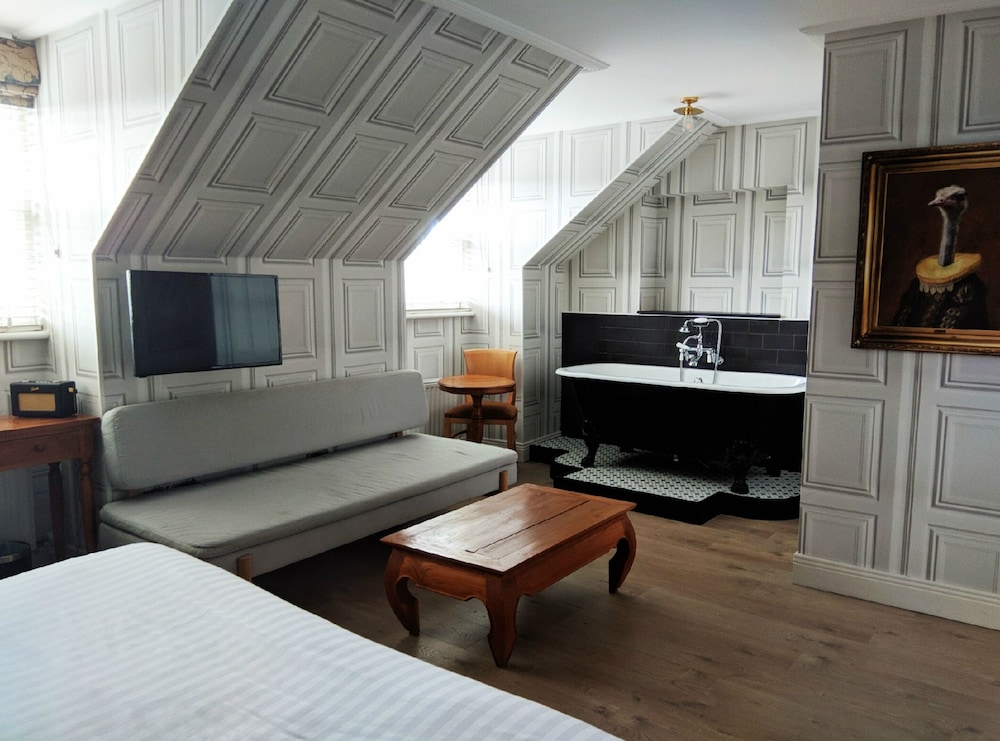 Pembroke Townhouse 24/42