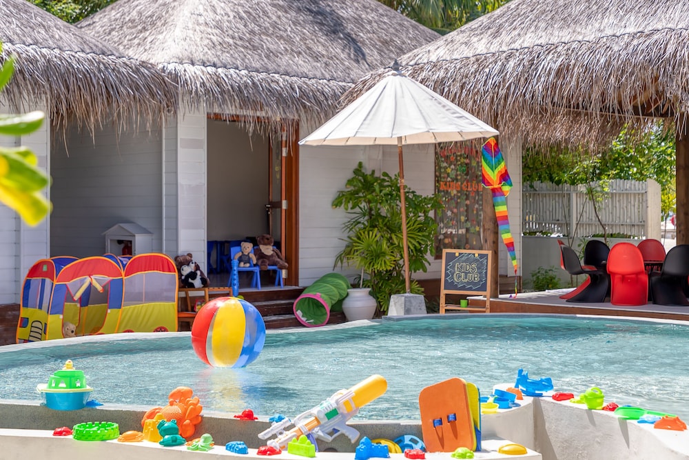 Ozen Life Maadhoo Resort 53/63