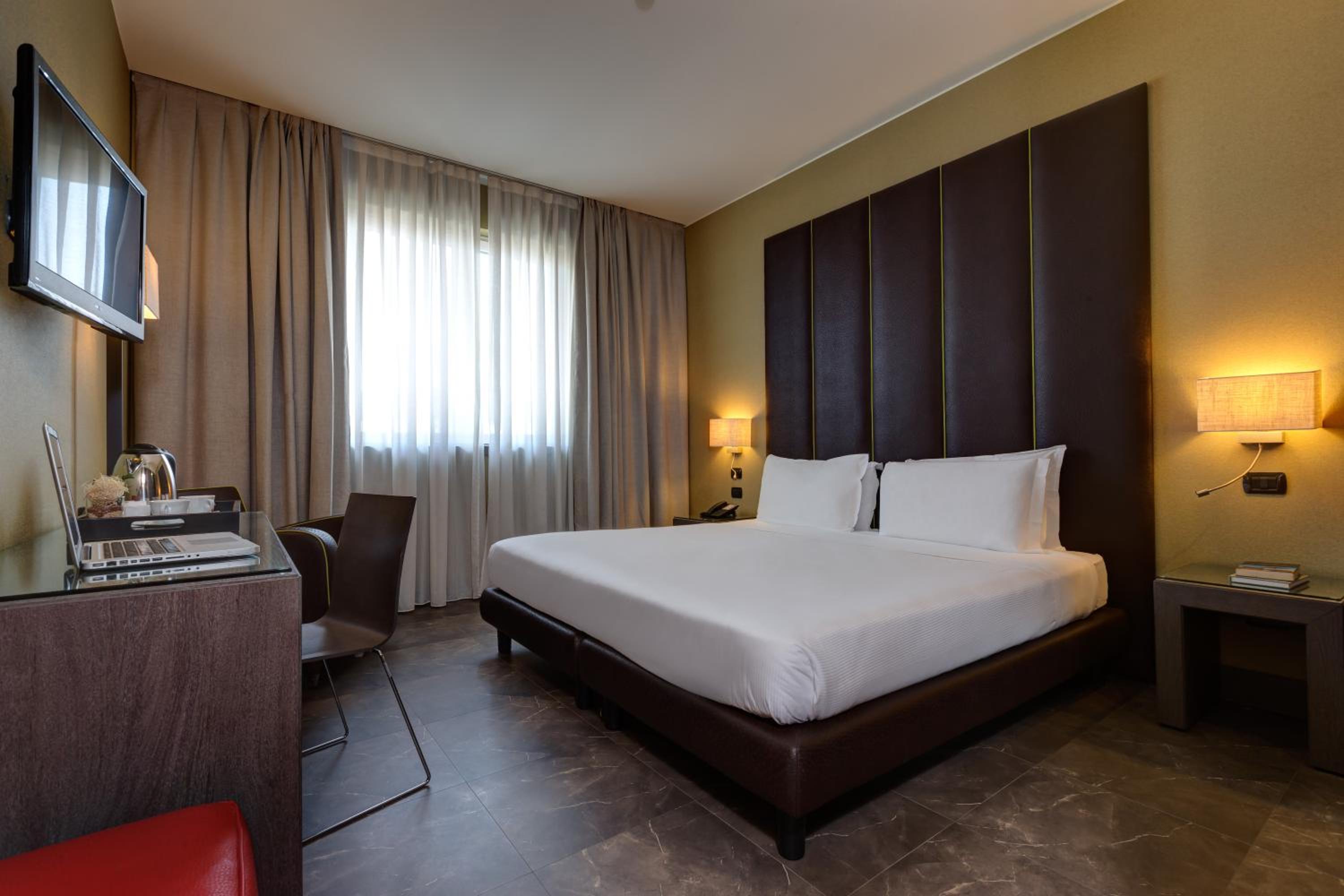 ROOM, SINGLE, DOUBLE BED
