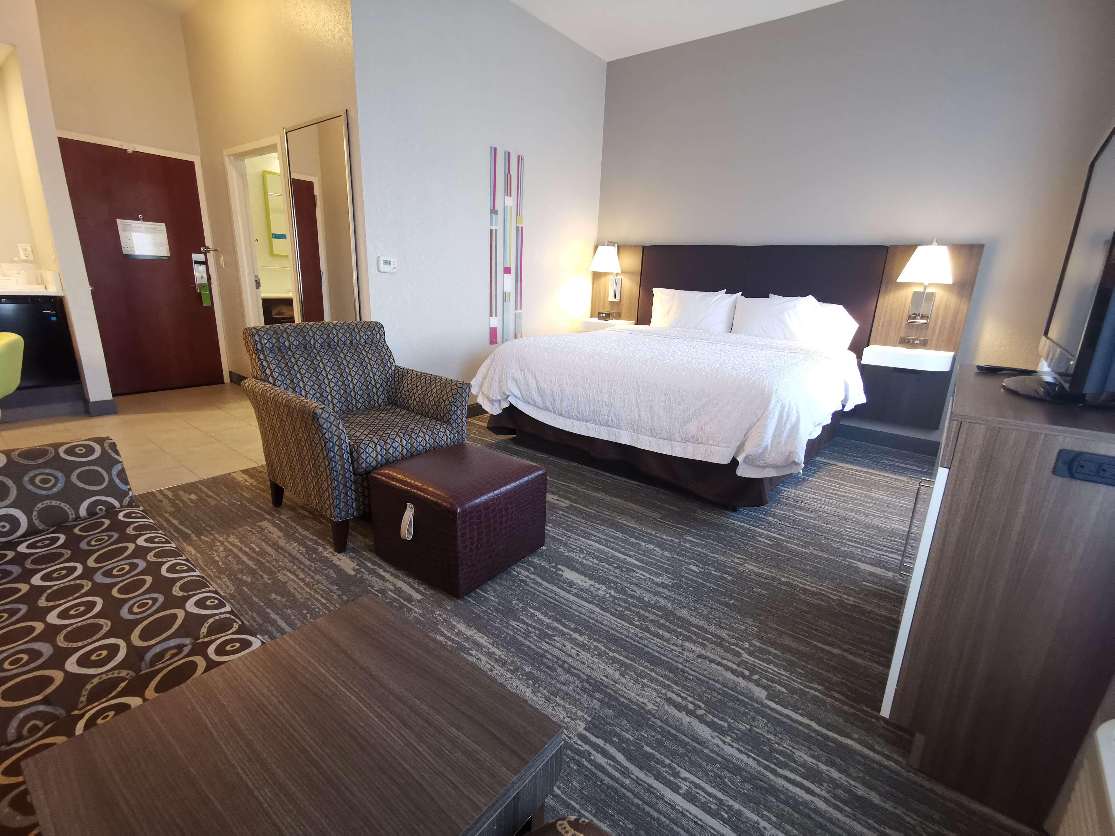STUDIO, SUITE, KING BED, SOFA