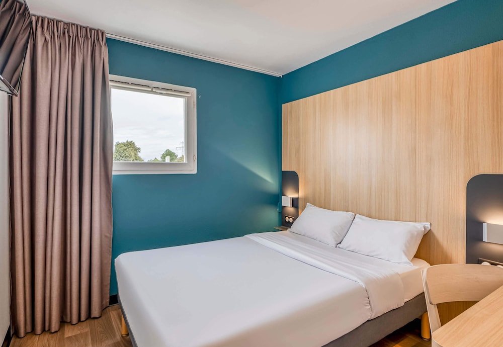 ROOM, DOUBLE BED