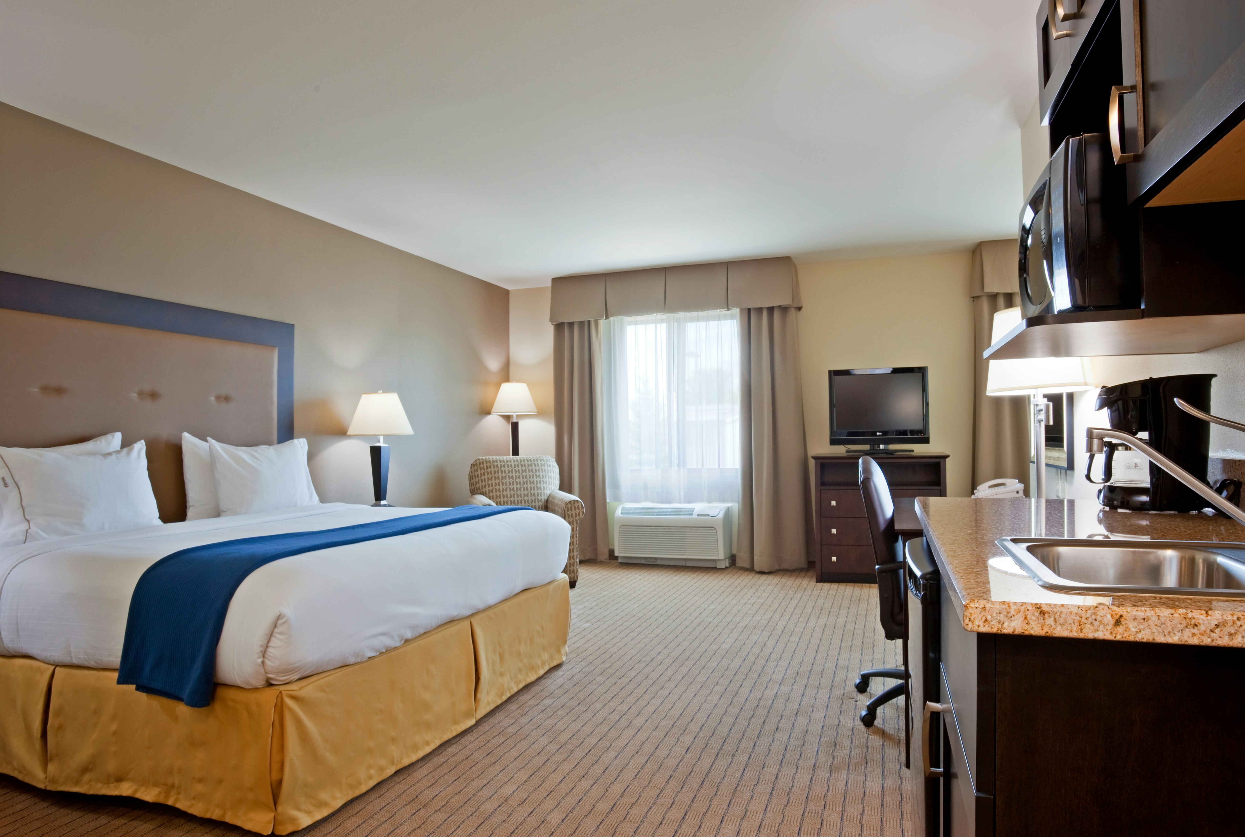 Holiday Inn Express Hotel And Suites Madison Verona 24/58
