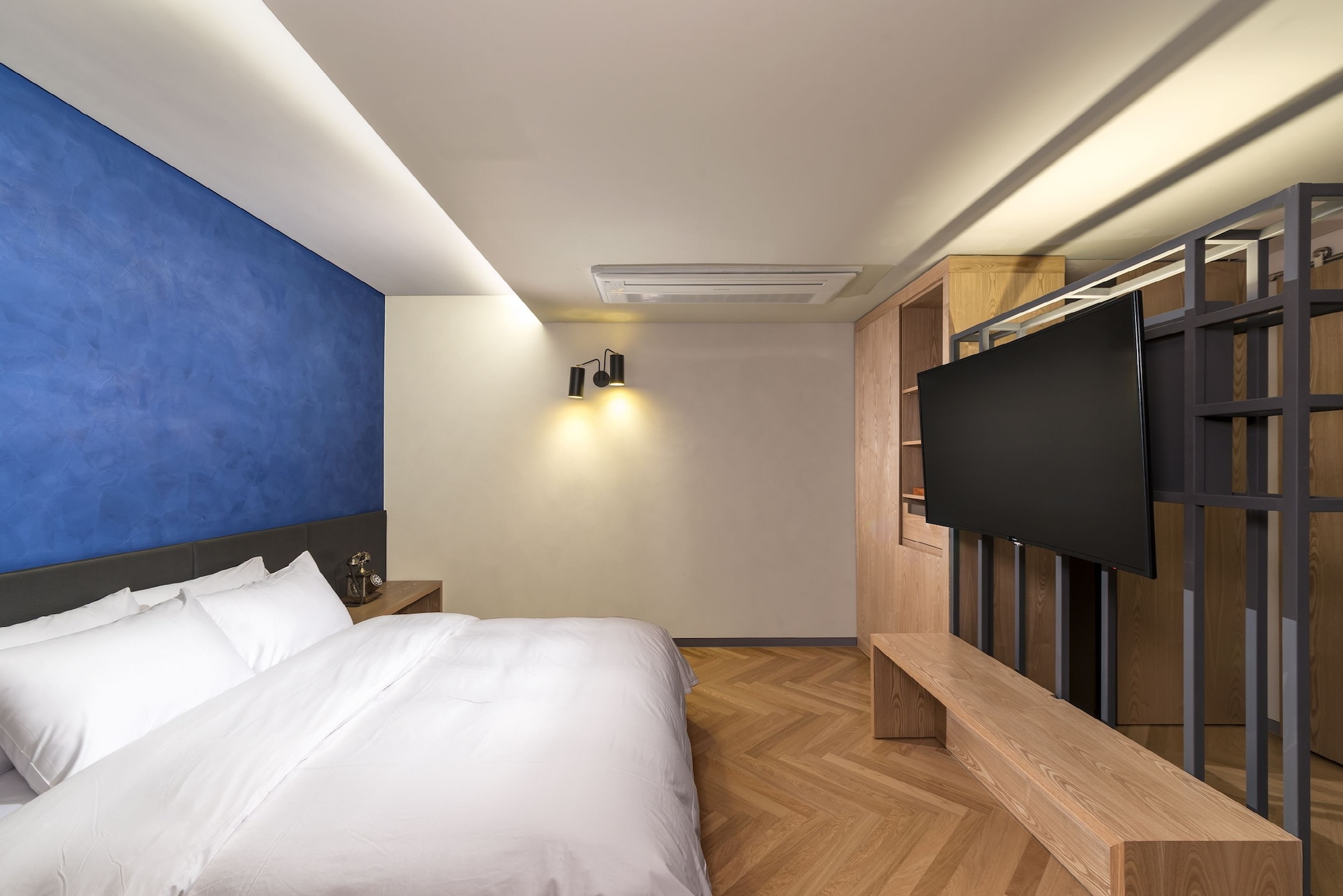 SUPERIOR, KING BED