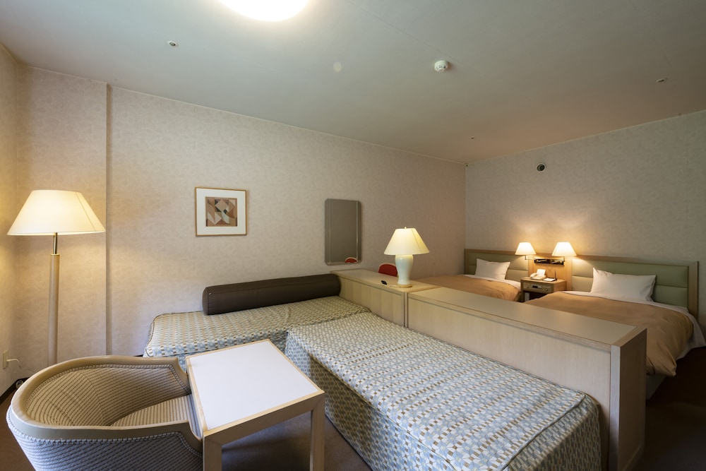 HOTEL TANGRAM 11/53