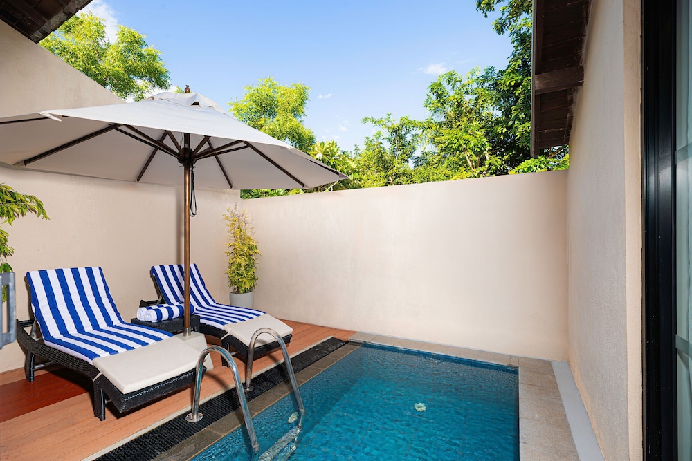 The Calm Resort and Spa 24/50