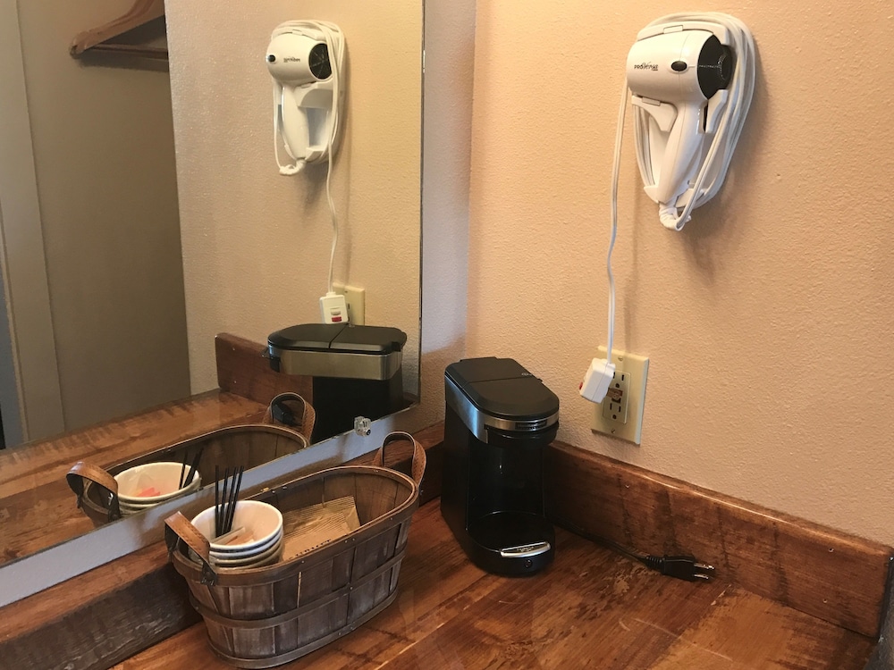 Broken Spur Inn And Steakhouse 42/72