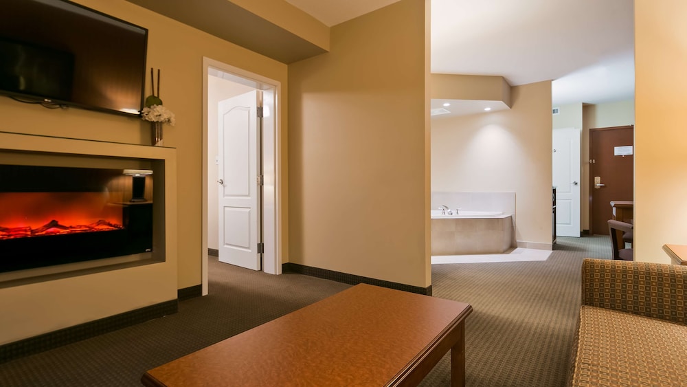 Best Western Plus Service Inn and Suites 21/56