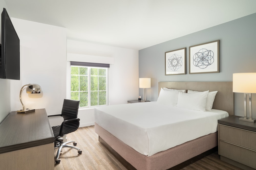 HYATT house White Plains 27/74