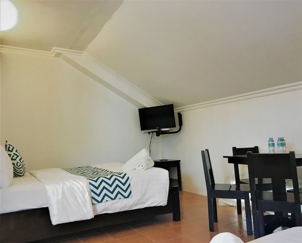 Grand Blue Beach Hotel 40/77