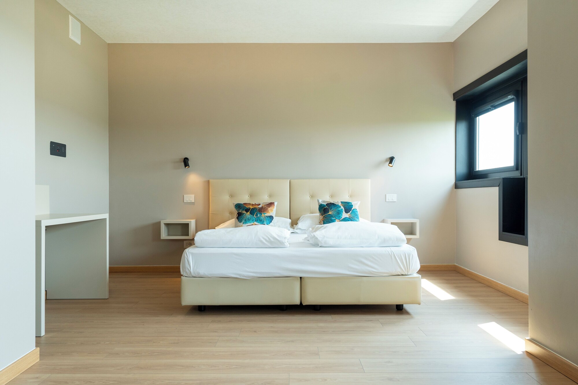 Suite, Queen Bed, Sauna, Hot Tub