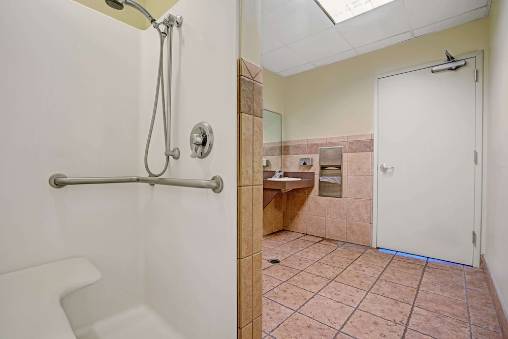 Super 8 By Wyndham Rogers Minnesota 39/42
