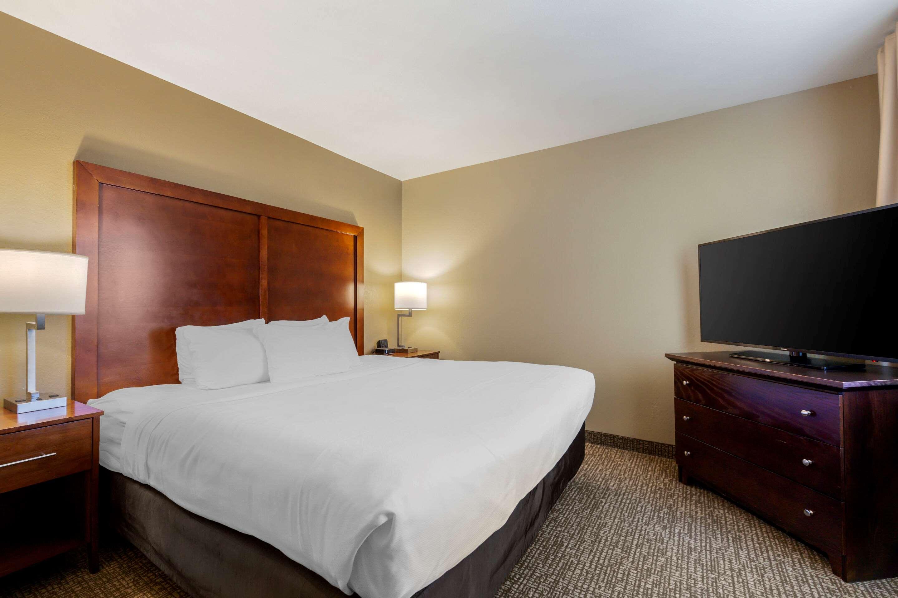 جناح بسرير كينج، Comfort Suites Johnson Creek Conference Center 3/4