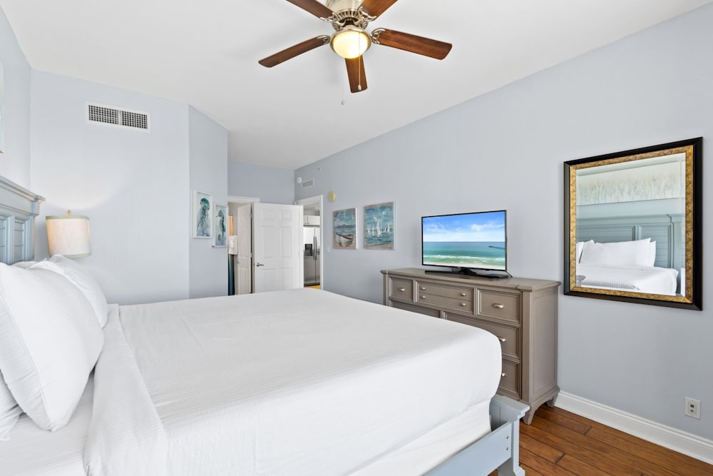 3 BEDROOMS, CONDO, OCEAN VIEW
