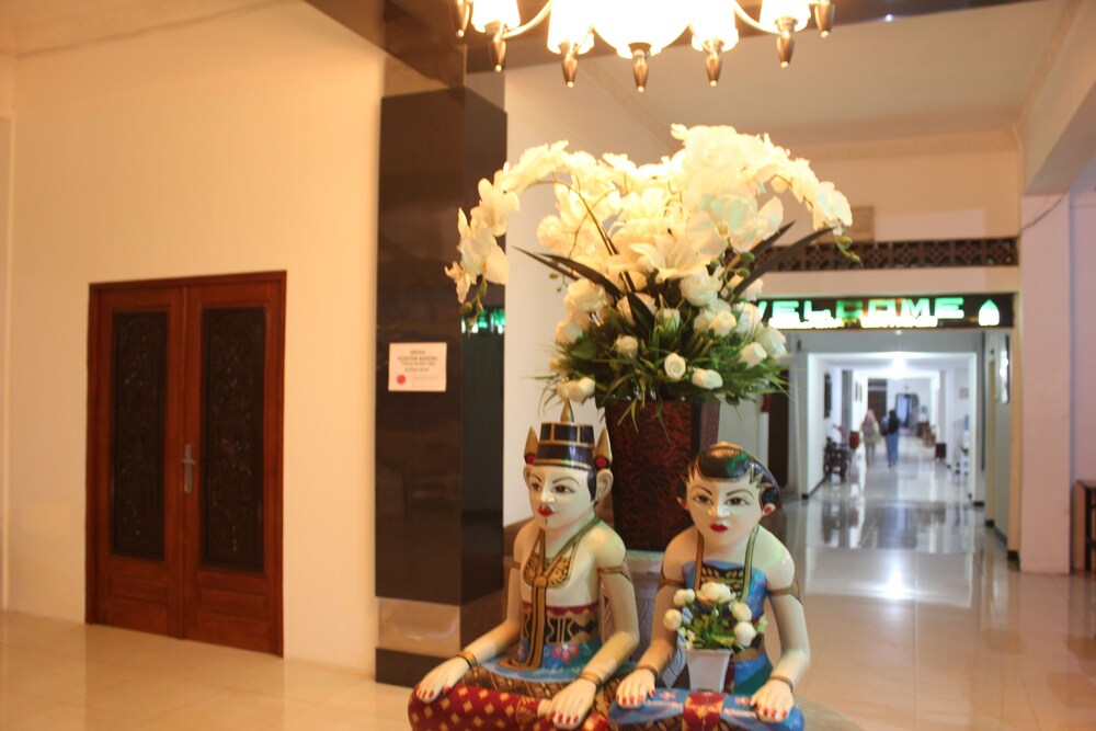 Satya Graha Hotel 63/79