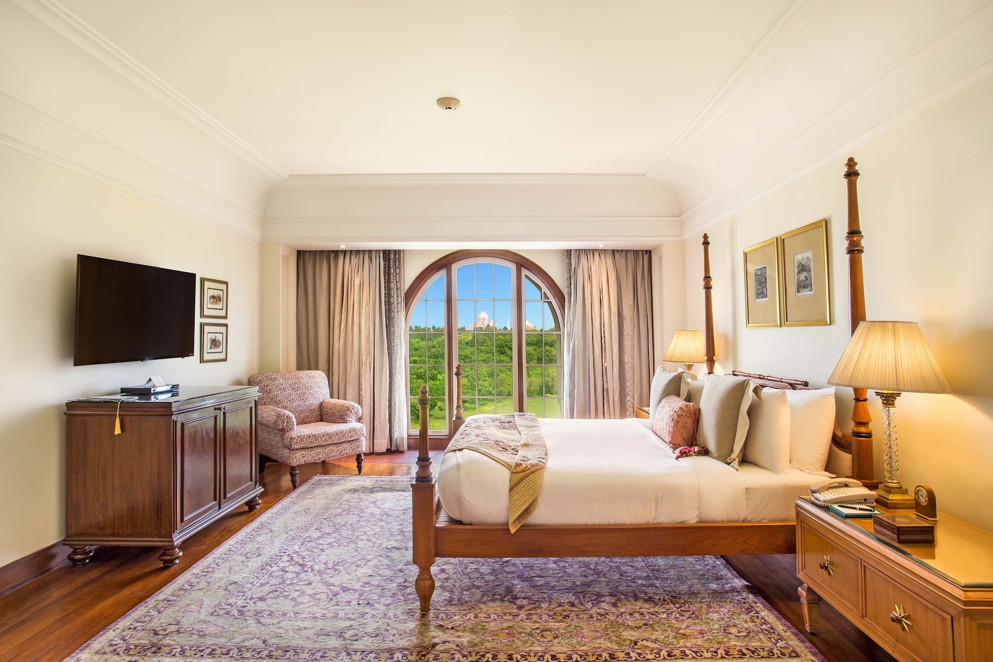 PREMIER, KING BED