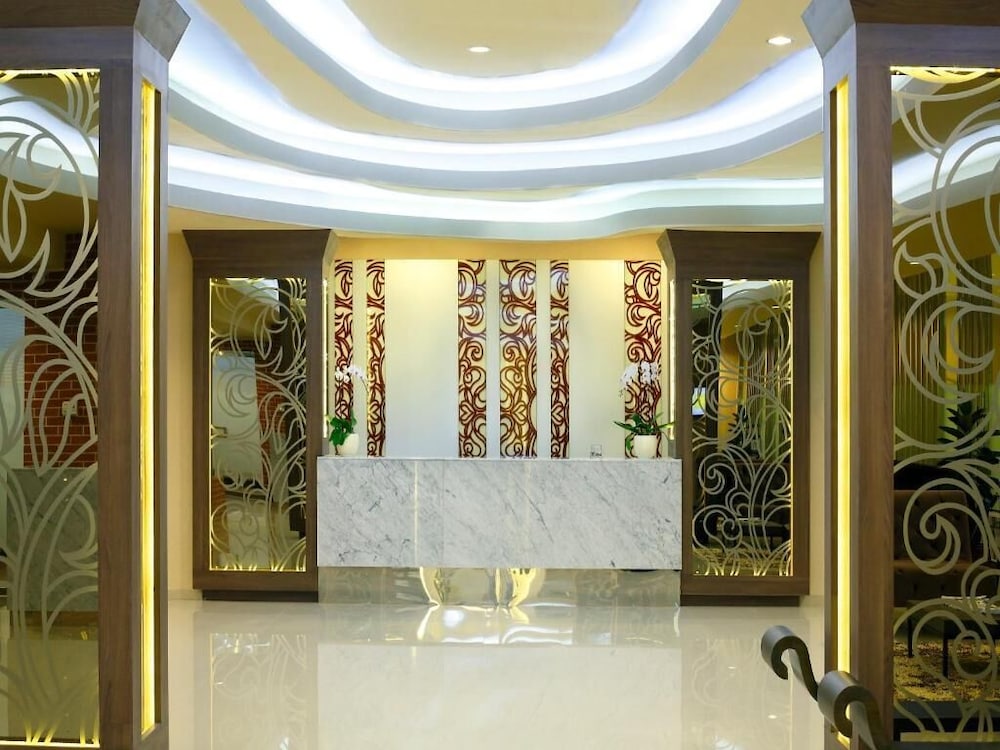 Santika Depok 4/51
