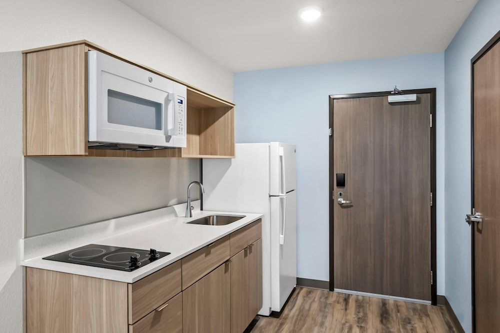 WoodSpring Suites Palm Springs - West Palm Beach, FL 41/44