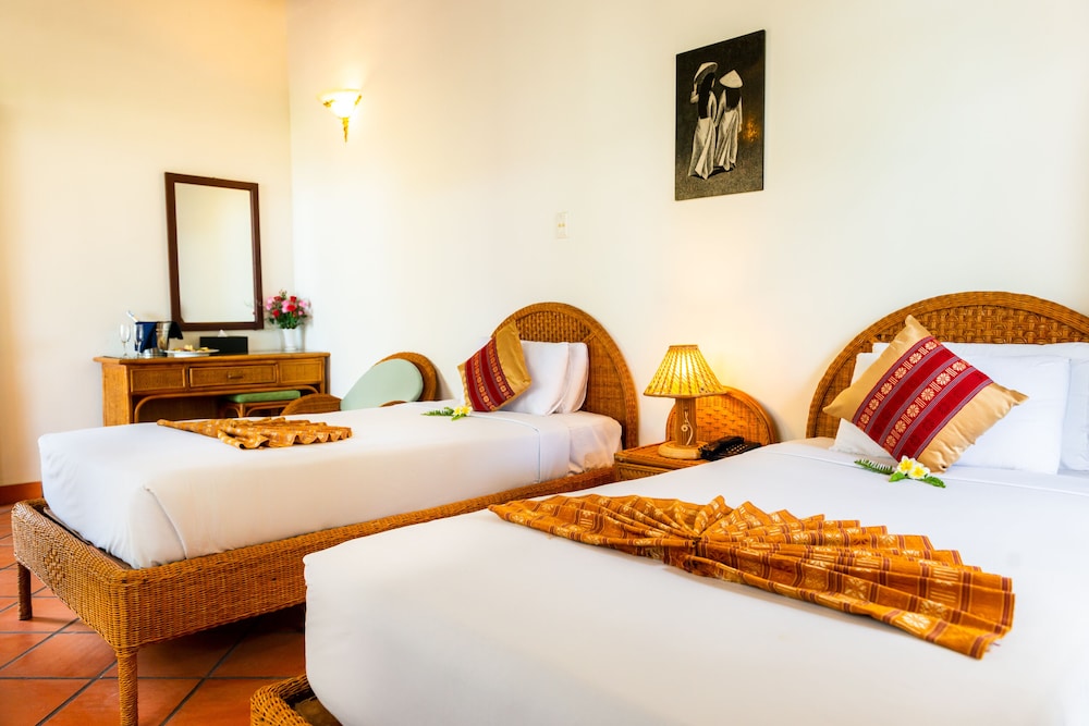 White Sand Resort 24/77