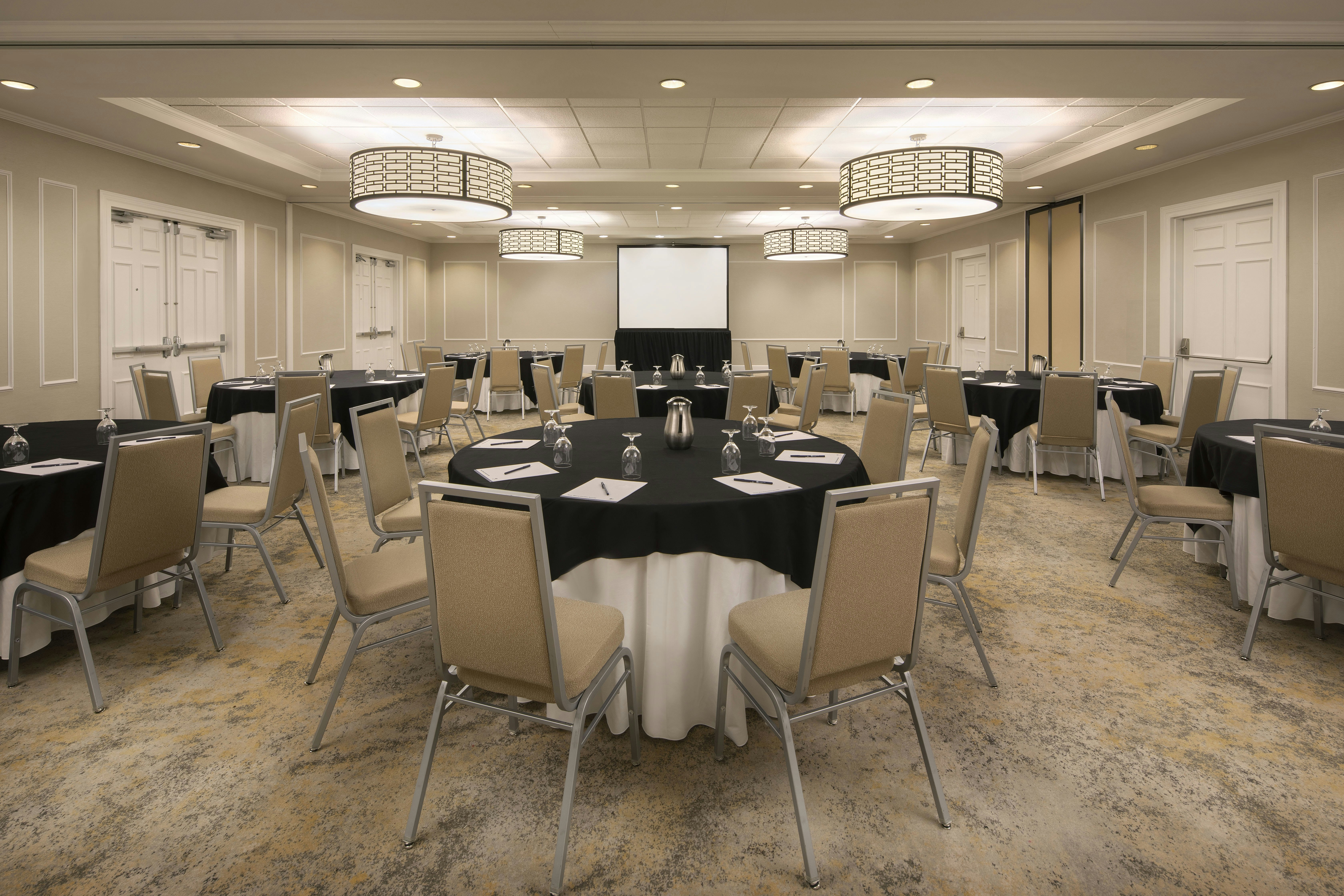 Doubletree Hotel Atlanta Roswell Alpharetta Area 65/75