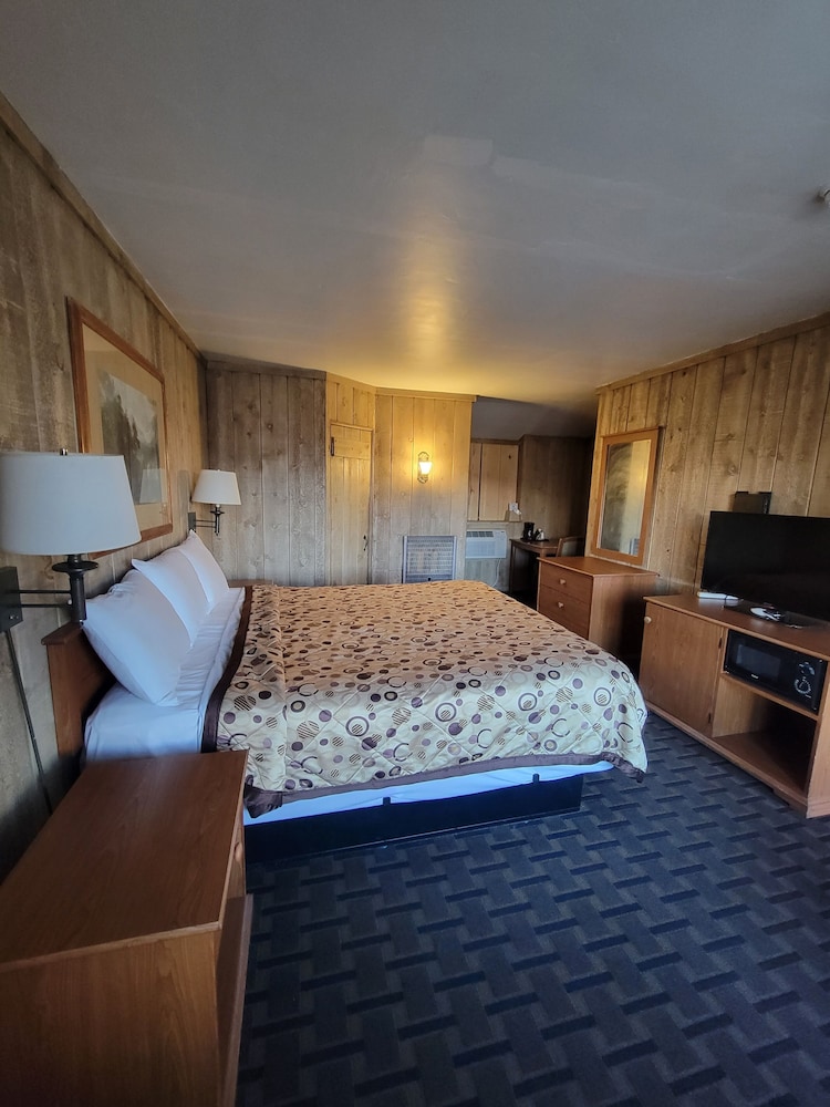 Townhouse Motel 30/57