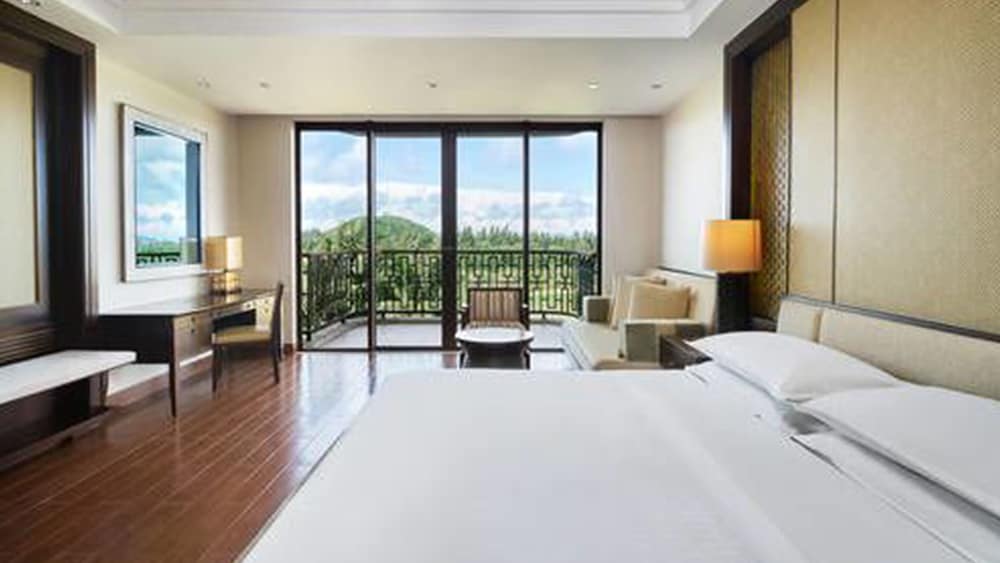 Room, Twin Beds, Golf Course View