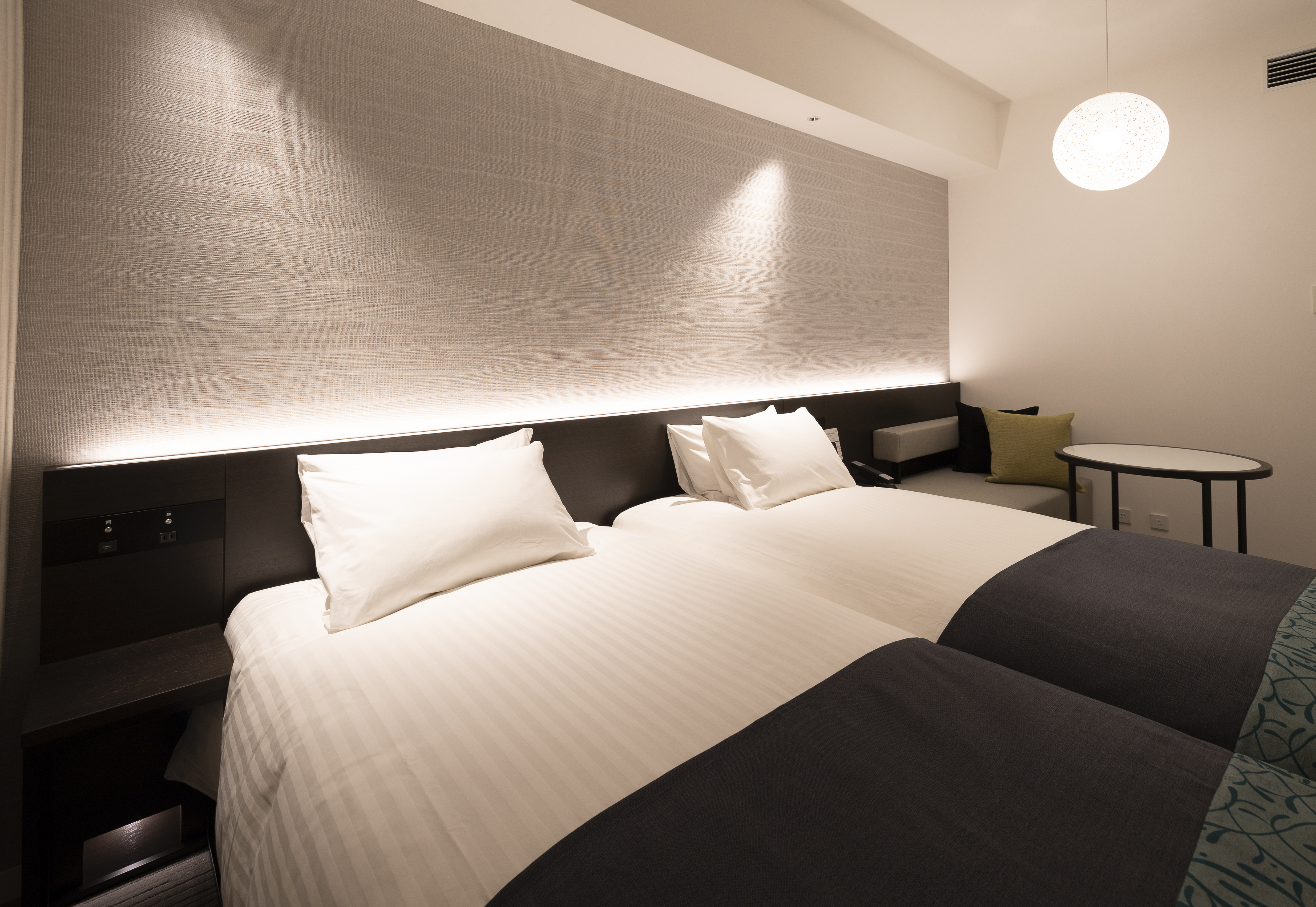 Moderate, Single, Twin Beds