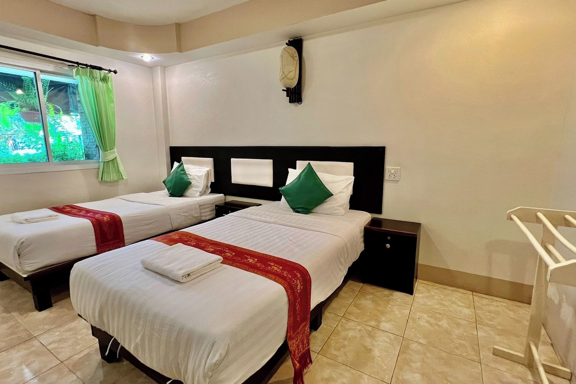 ROOM, TWIN BEDS