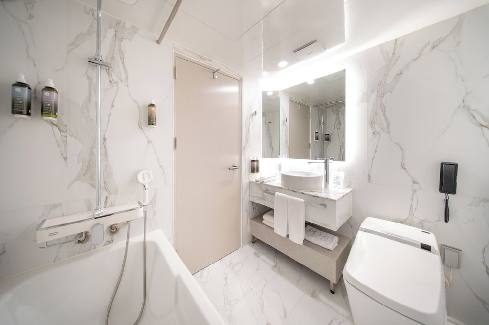 ELIENA Hotel 63/63