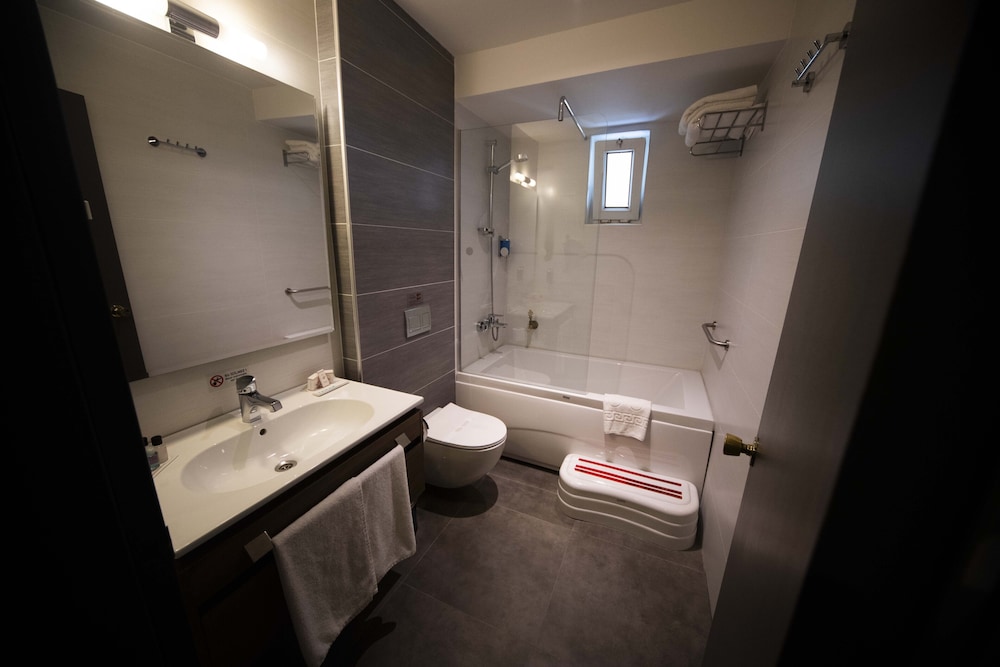 Herakles Thermal Hotel 56/57