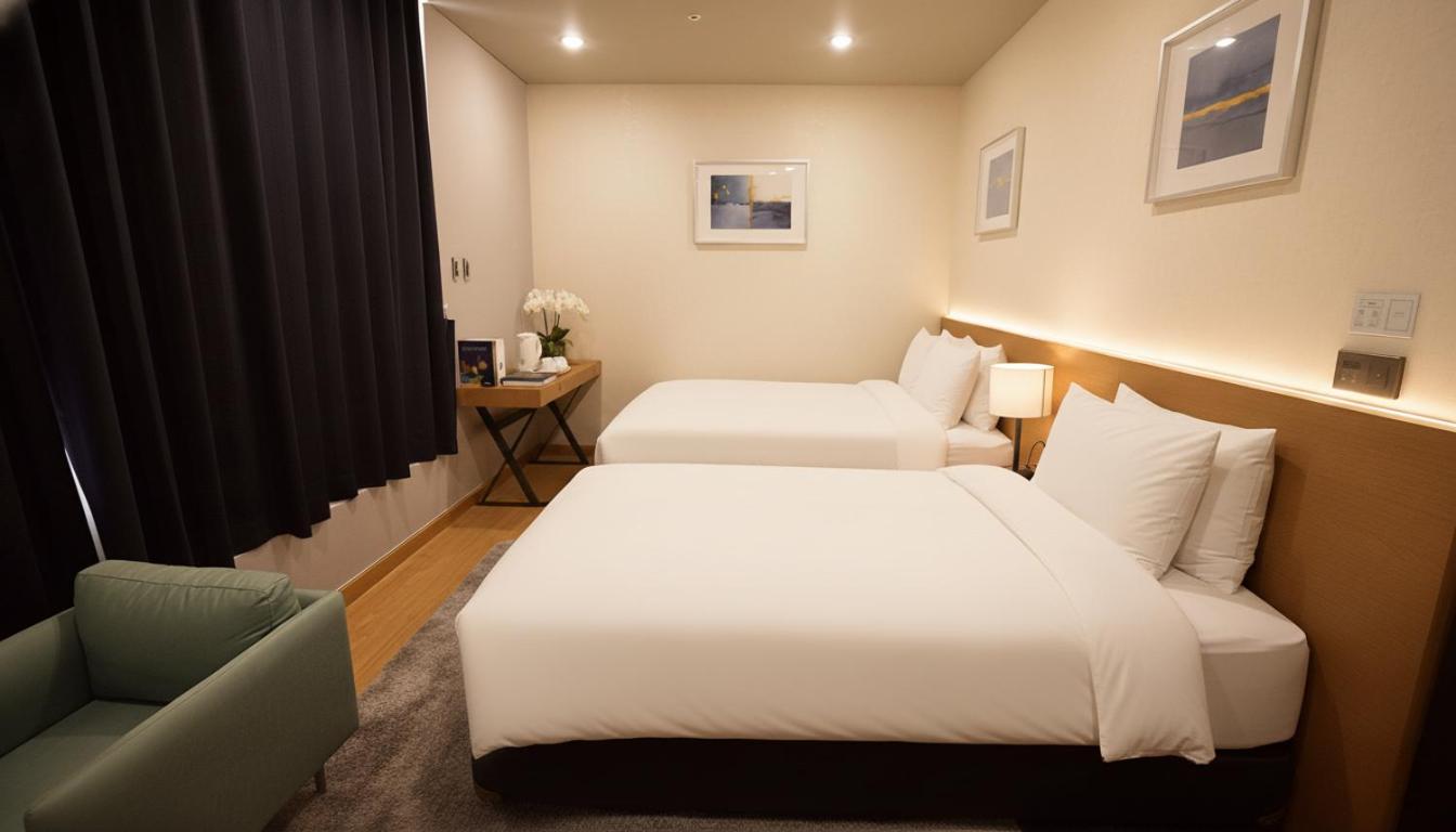City, Suite, 1 Queen and 1 Single Bed