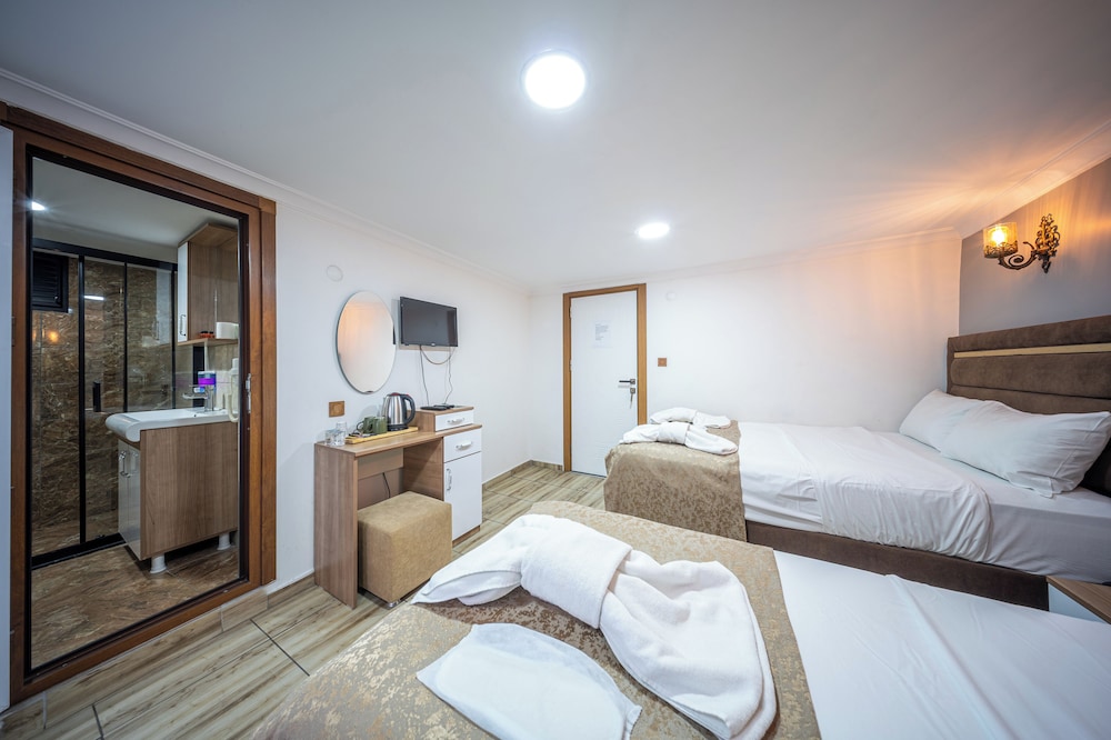 1 BEDROOM, ECONOMY, QUADRUPLE