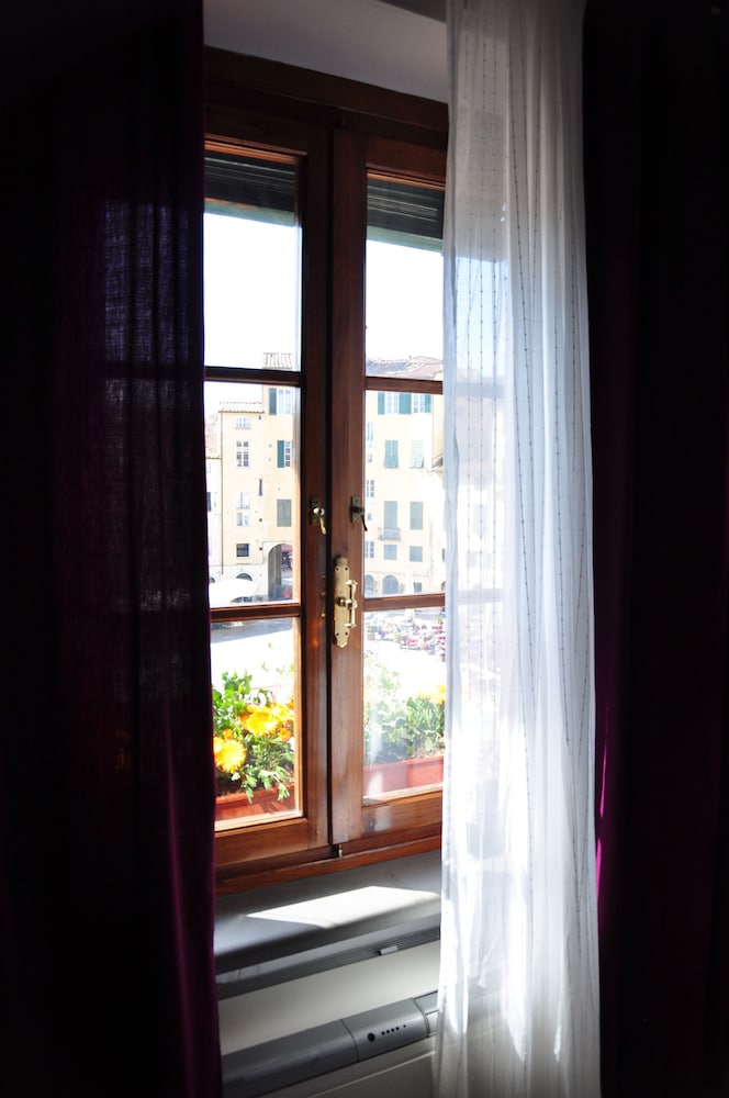 Bed and Breakfast At Home Lucca 16/36