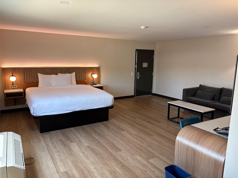 STANDARD, KING BED, SOFA, LARGE, CORNER