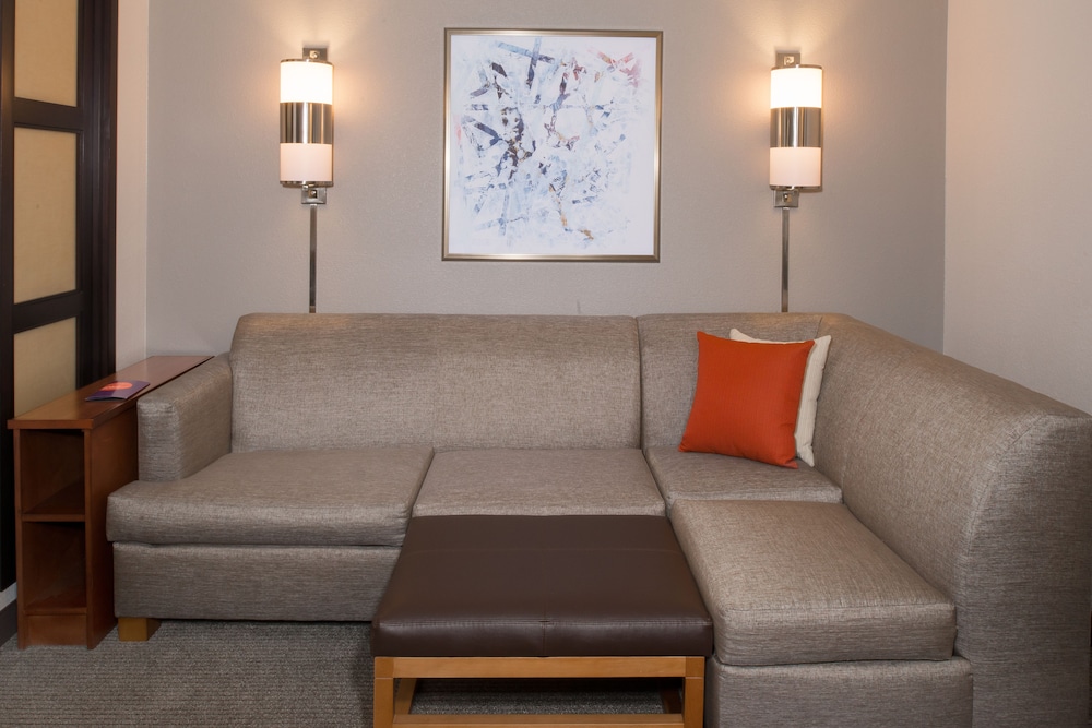 Hyatt Place Dallas/North Arlington/Grand Prairie 48/64