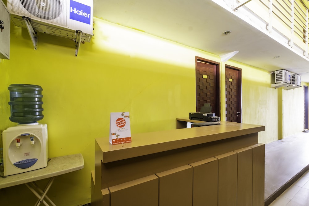 Capital O 1973 Hotel Toserba Selamat Syariah Pelabuhan Ratu 3/22