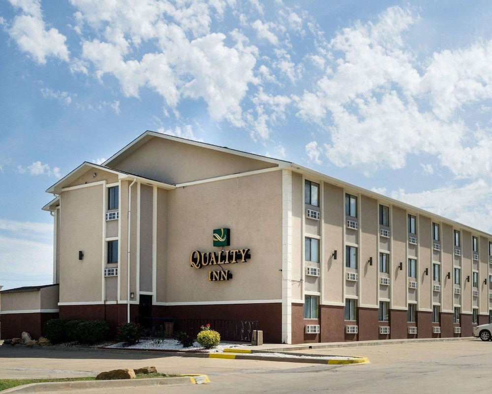 Quality Inn I-70 at Wanamaker 3/40