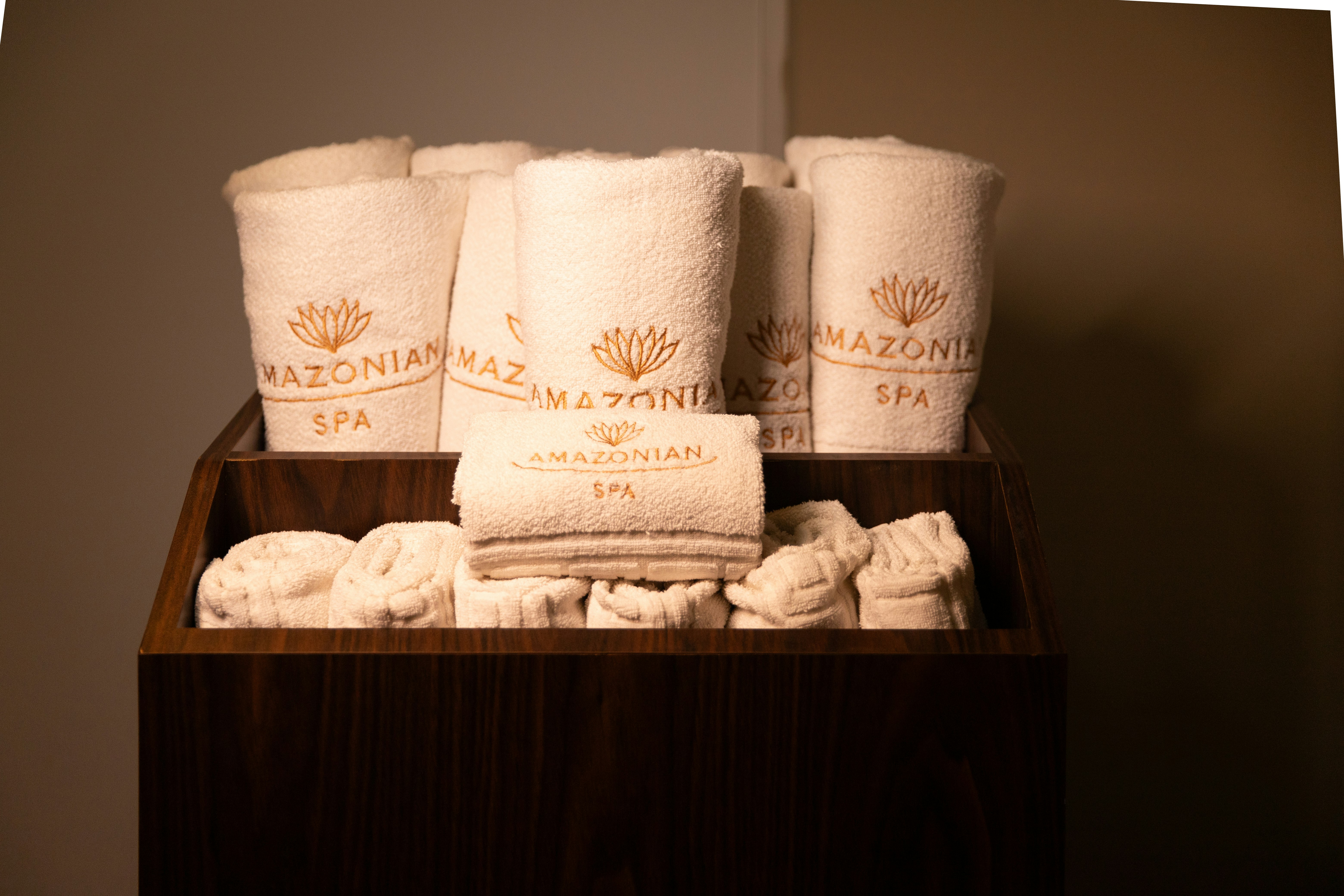 Almenat Embu das Artes, Tapestry Collection by Hilton 8/31