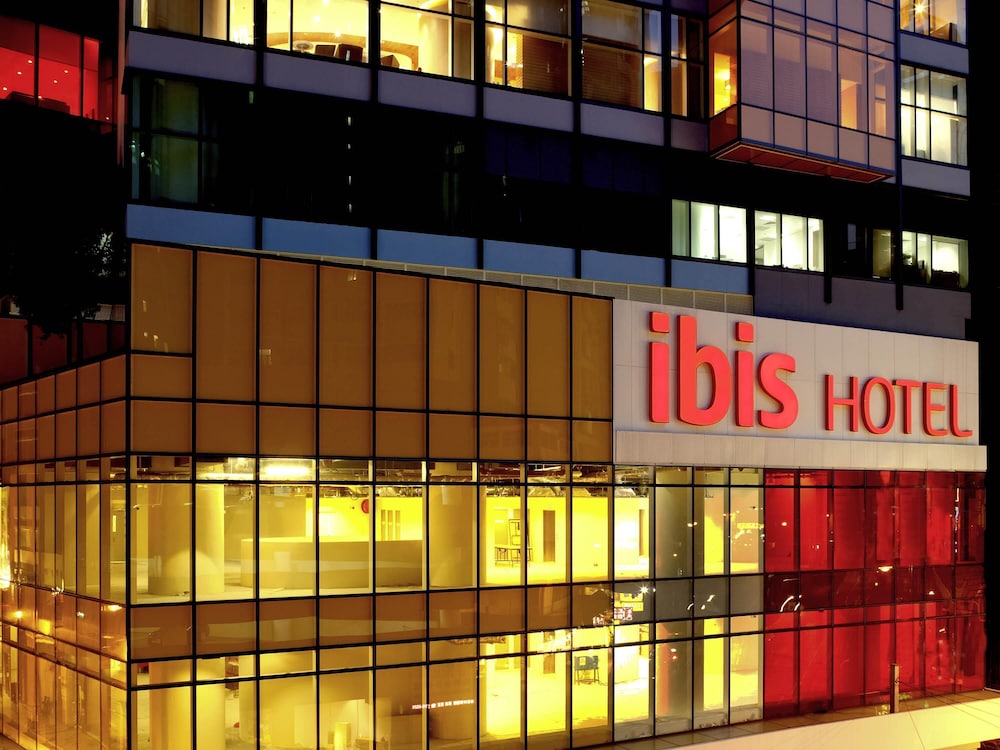 Ibis Hong Kong Central & Sheung Wan Hotel 3/65