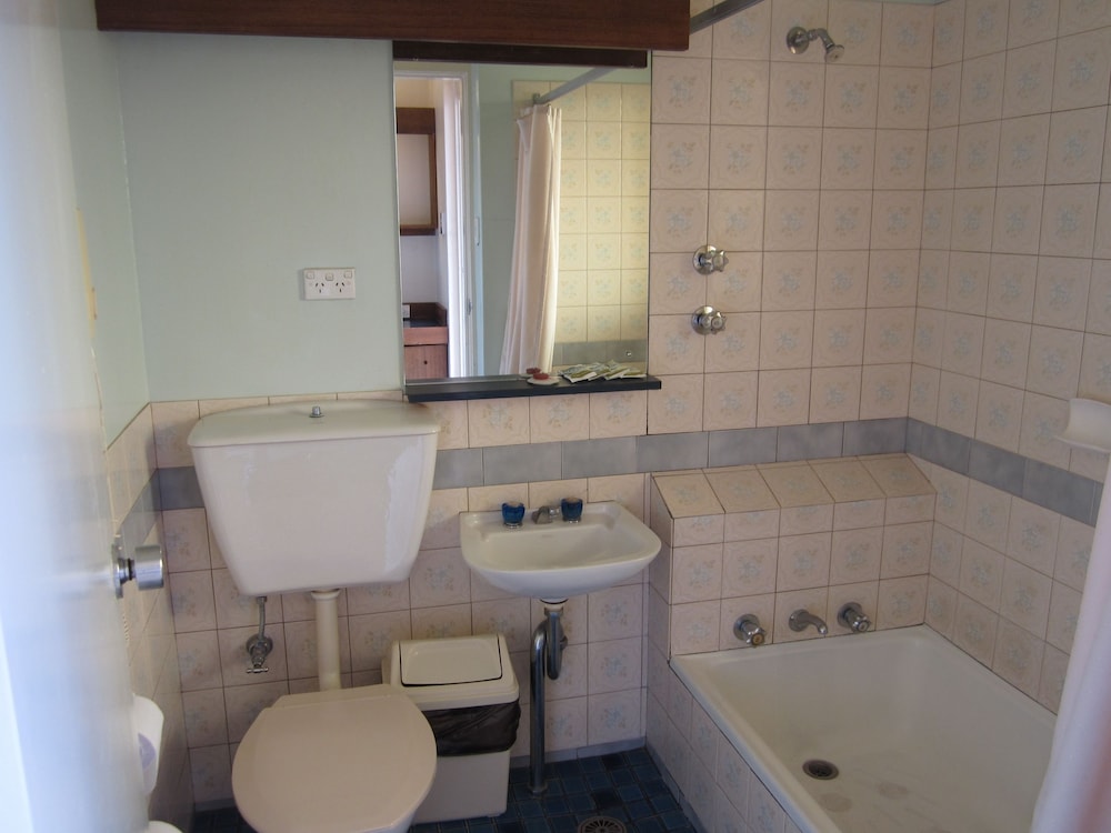 Canberra Lyneham Motor Inn 47/48