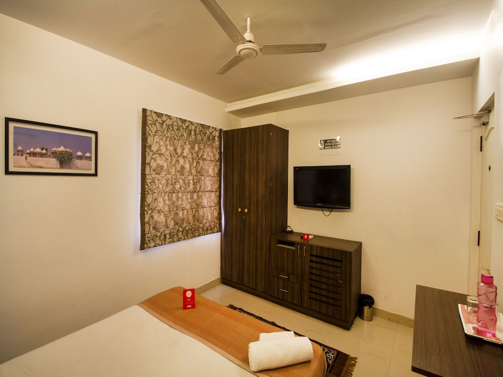 OYO Manikonda Near Inorbit Mall Cyberabad 15/20