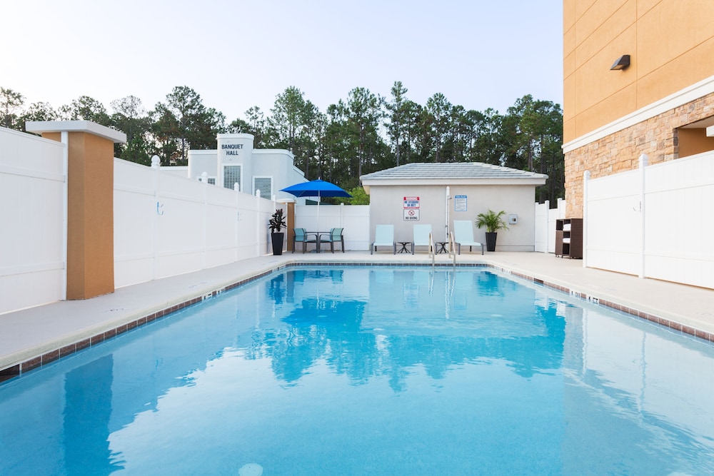 HOLIDAY INN EXPRESS & SUITES FLEMING ISLAND 1/38