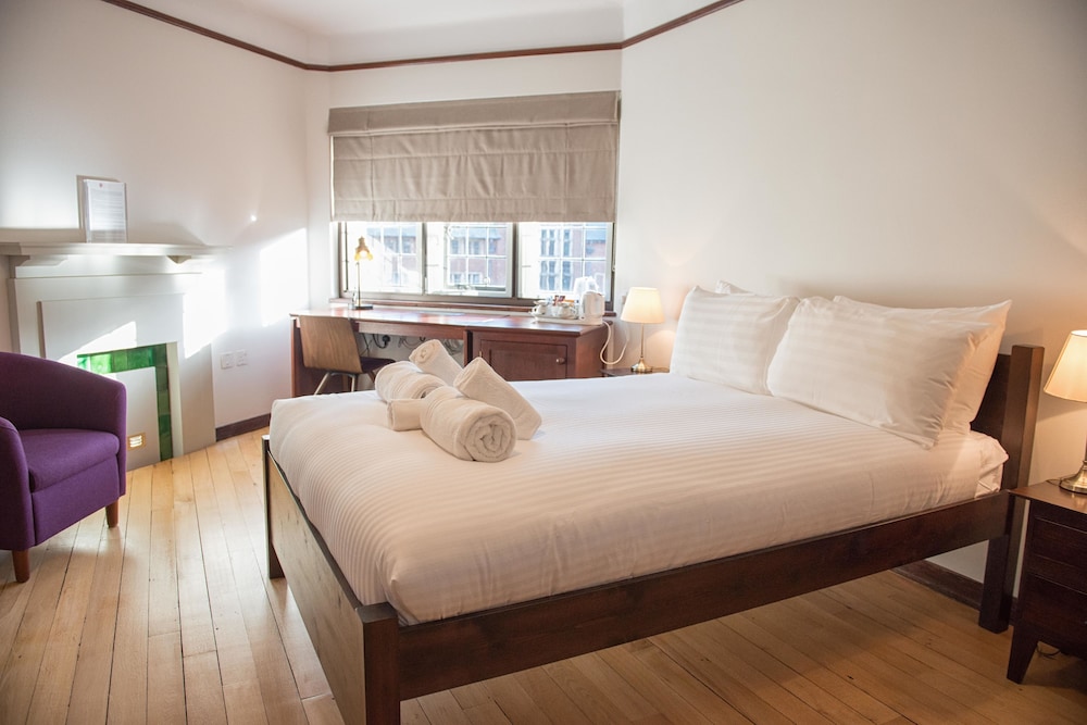 ROOM, DOUBLE BED, SHARED BATHROOM