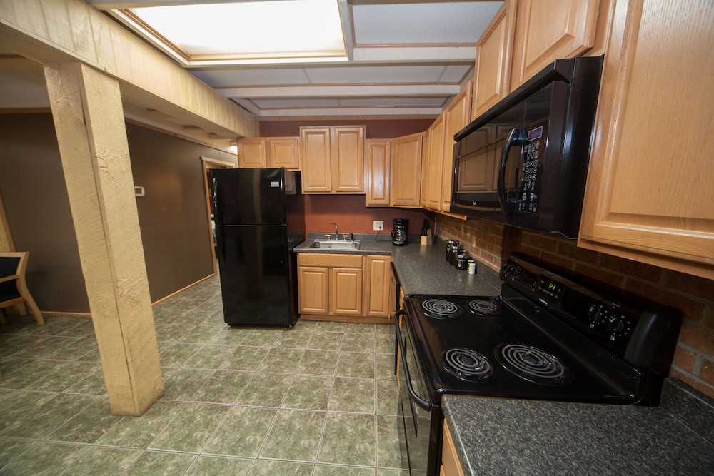 Log Cabin Lodge Suites 66/68
