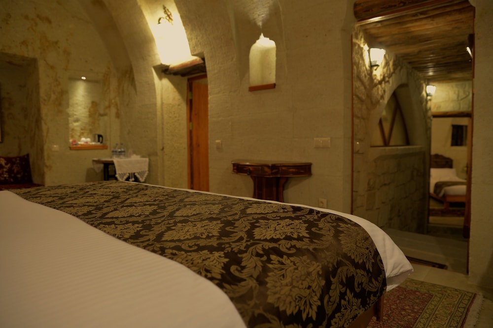 Canyon Cave Hotel 7/69