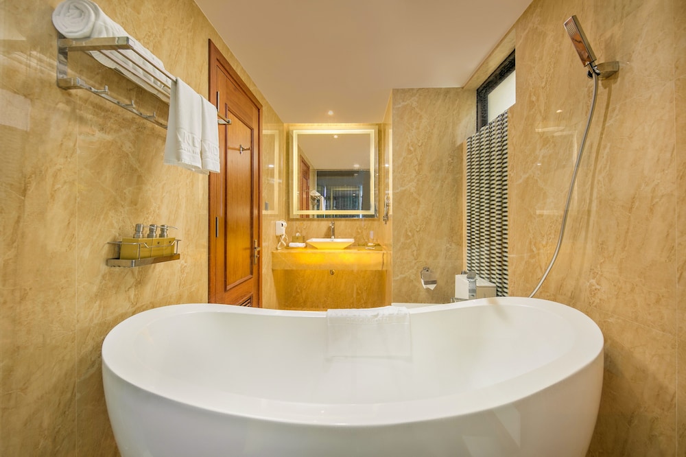 Mandila Beach Hotel Danang 37/77