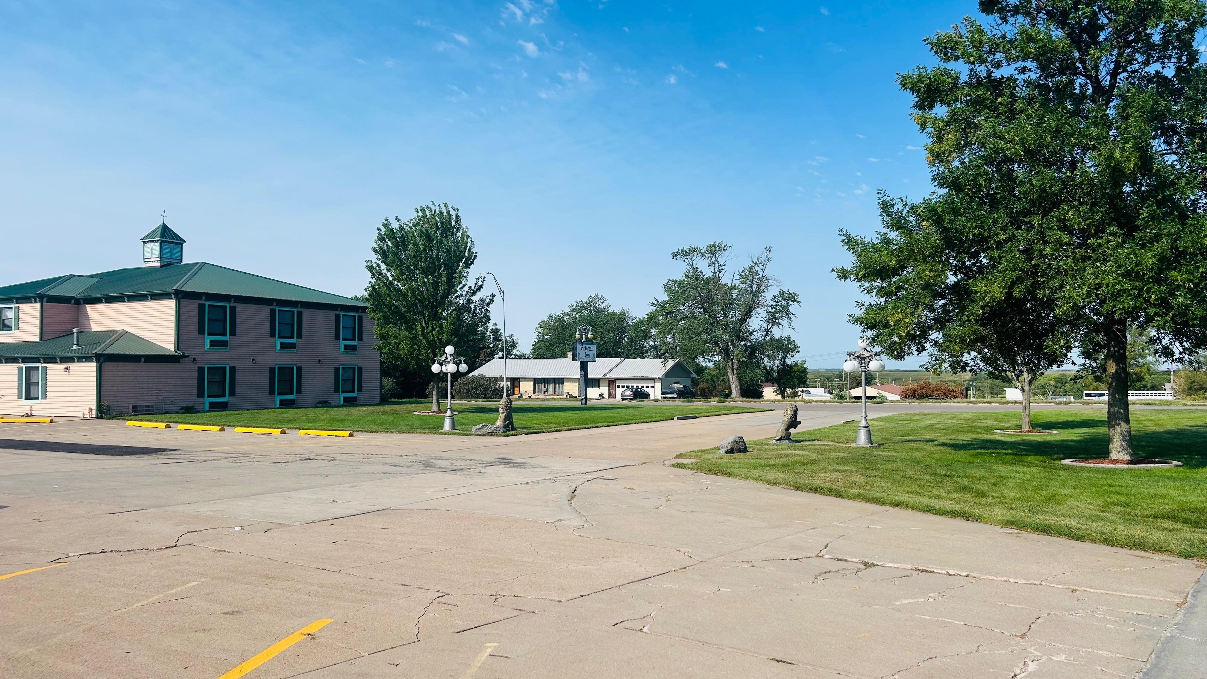 Victorian Inn Motel & Suites 35/48