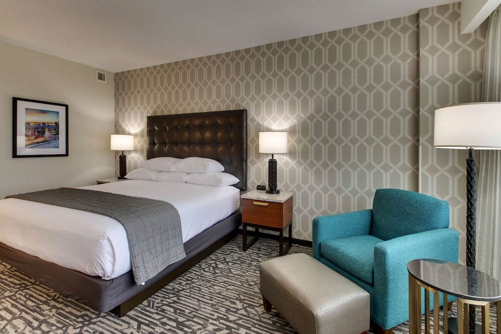 Drury Plaza Hotel Richmond 50/50