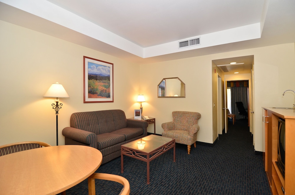 Best Western Plus Palm Desert Resort 27/43